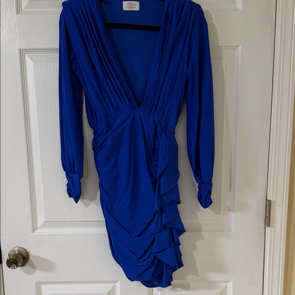 Elegant Blue Long-Sleeve Dress